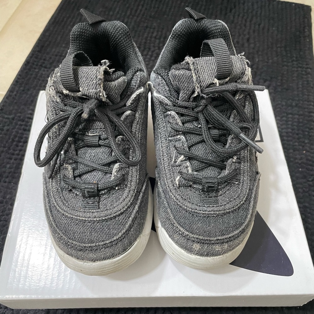 Filas - Picture 2 of 4